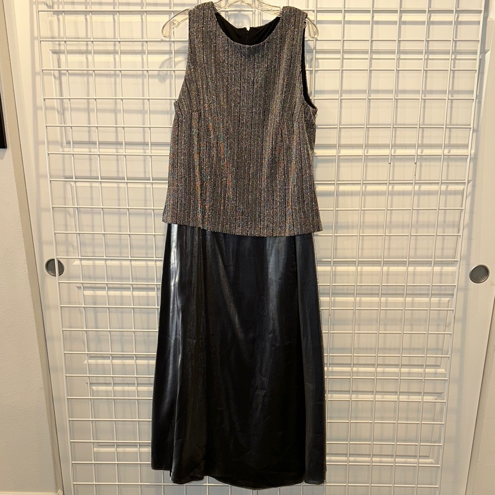 Alex Evenings Metallic Silver and Black‎ Top 16W
